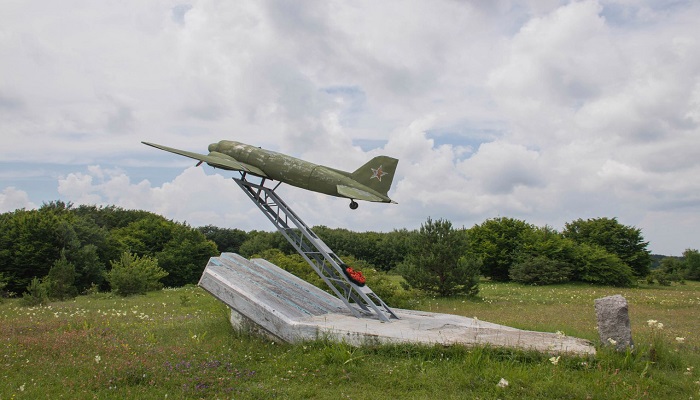 Памятник погибшим летчикам в Крыму